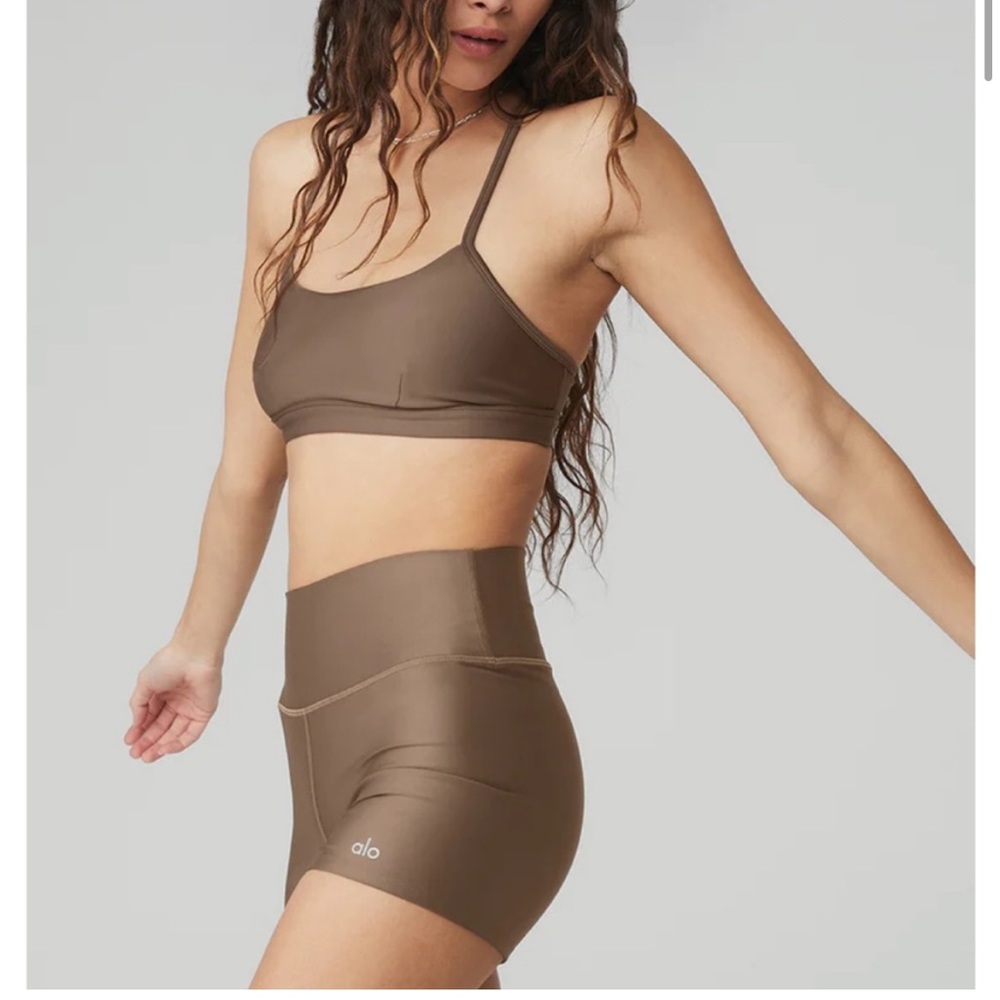 NWT ALO YOGA AIRLIFT INTRIGUE BRA size medium hot cocoa
